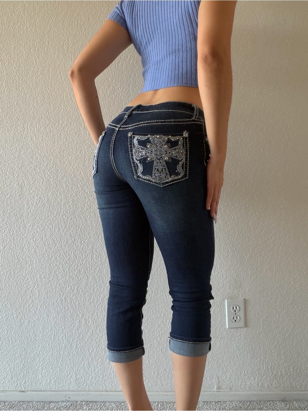 2000’s Vintage low rise embroidered capris